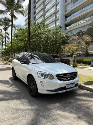 VOLVO XC60 2.4 D5 KINETIC DIESEL AWD 4P AUTOMÁTICO